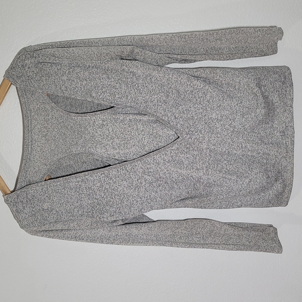 Athleta Cutout Back Longsleeve V Neck Top Size Medium